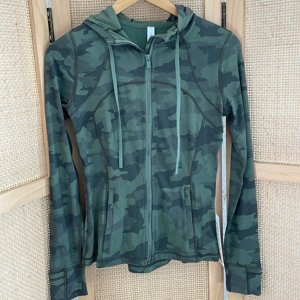 NWT LULULEMON HOODED DEFINE JACKET NULU SIZE 6 INCOGNITO CAMO GREEN SMALL